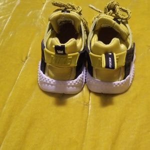 Nike Shoes - Nike hurauche's Nike Shoes - Nike hurauche's